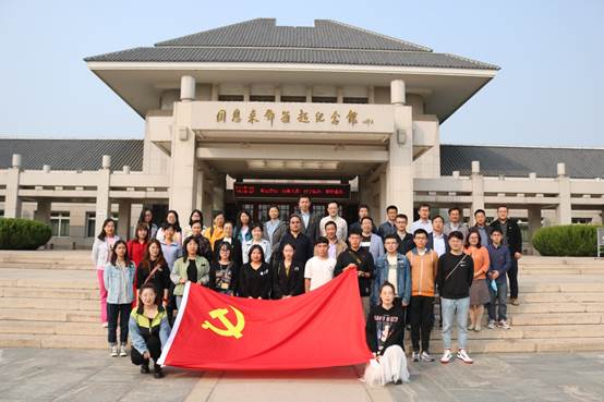 说明: F:\活动照片\2020年度活动照片\10.9 美术馆、周邓、水上参观\IMG_9618.JPG